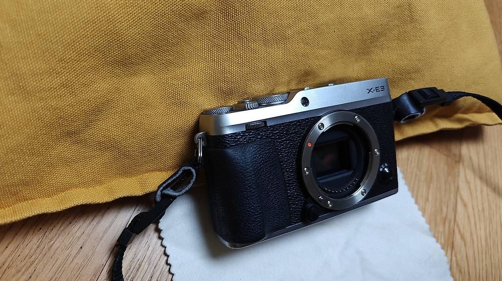 Flash: Fujifilm X-E3 silber, Blitzaufsatz, 2x Akku – Usato da Uster venduto da sim_9shl 3