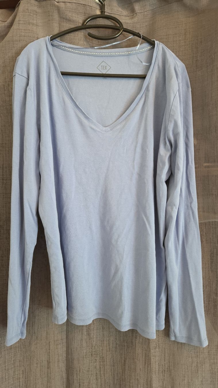 T-Shirts: Leichtes Langarmshirt, Hellblau – Gebraucht aus Therwil von SmellsSpells