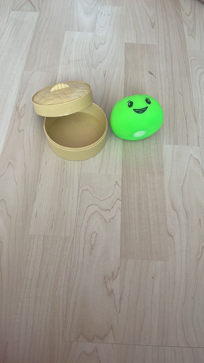 Giocattoli: Squishy dumpling mit hülle neon grün neuwertig – Usato da Holziken venduto da Anita.urech
