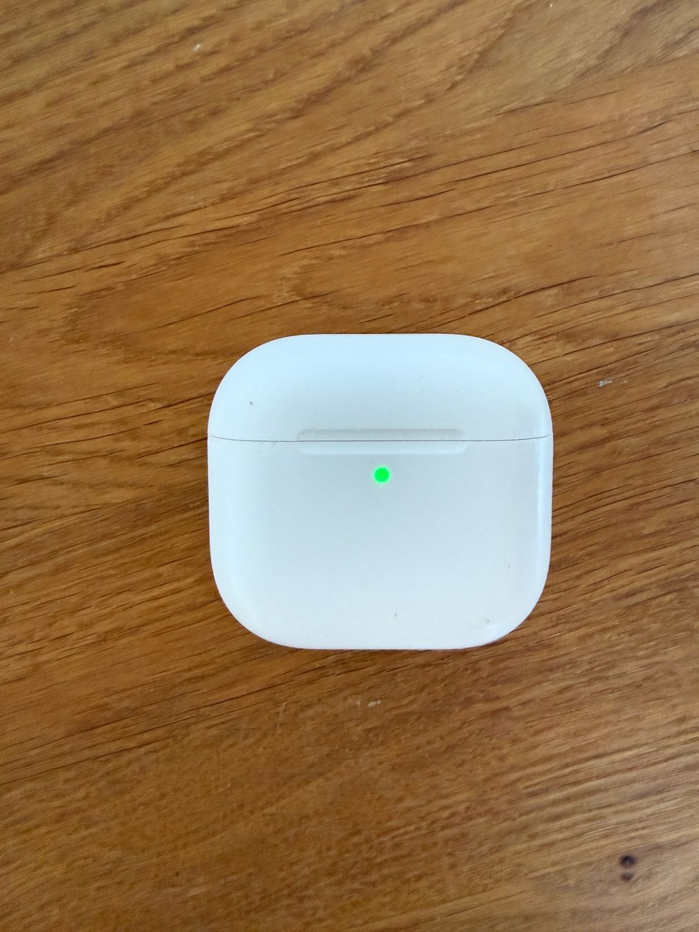 Apple Cuffie: APPLE AirPods 4 Charging Case – Usato da Lausanne venduto da Nine1982 4