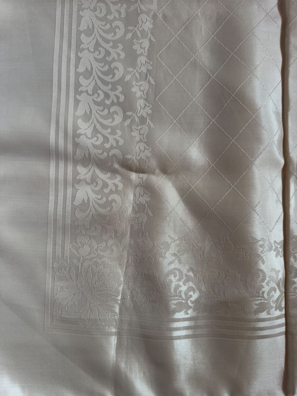 Altra biancheria da tavola: schöne grosse helle Tischdecke – Usato da Grosswangen venduto da Second_hand_paradise 1