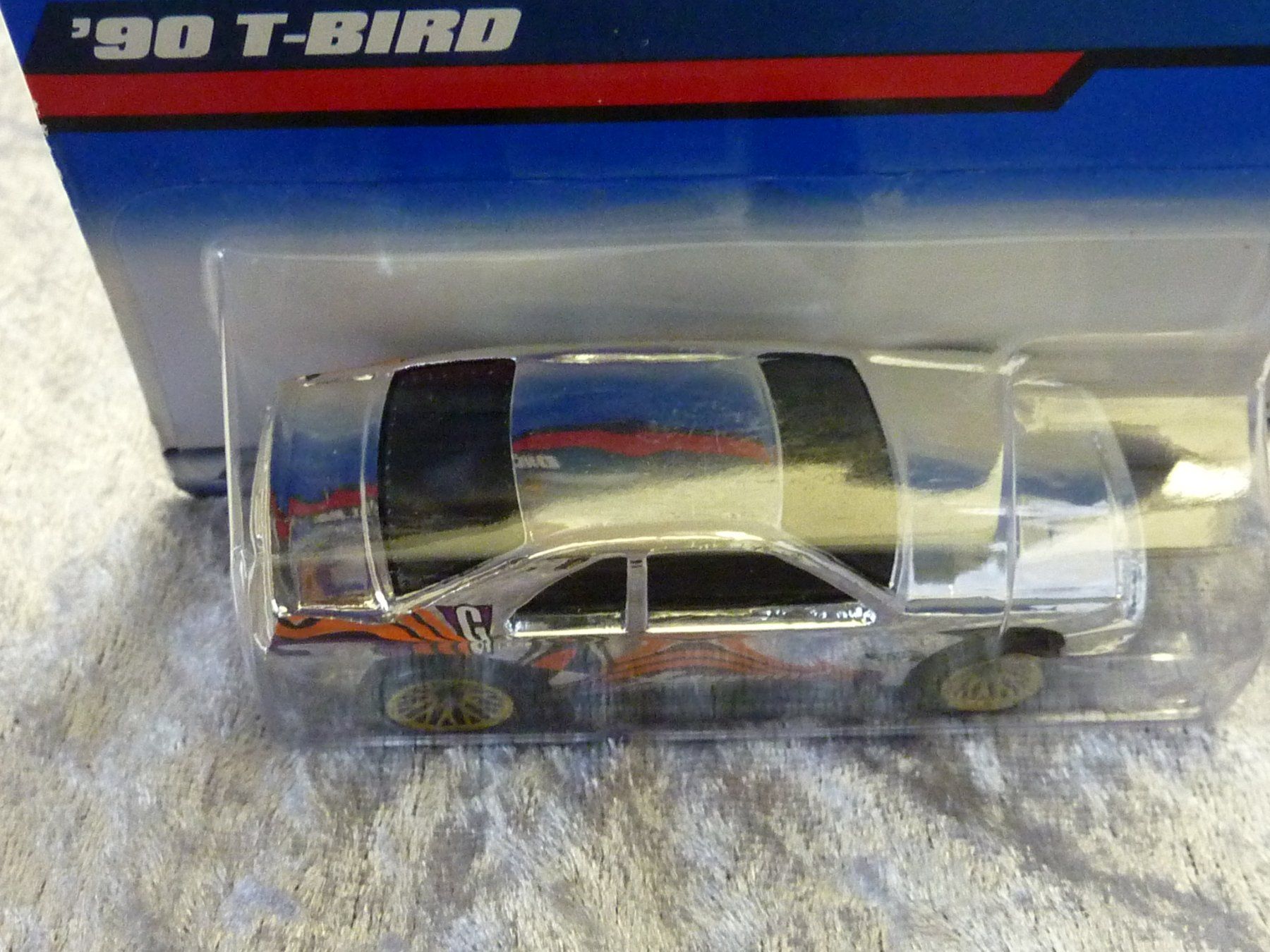 Ford Modellini d'auto: Ford Thunderbird Chrom  1:64 – Nuovo e nell'imballaggio originale da Dürrenäsch venduto da modellautos4you 2