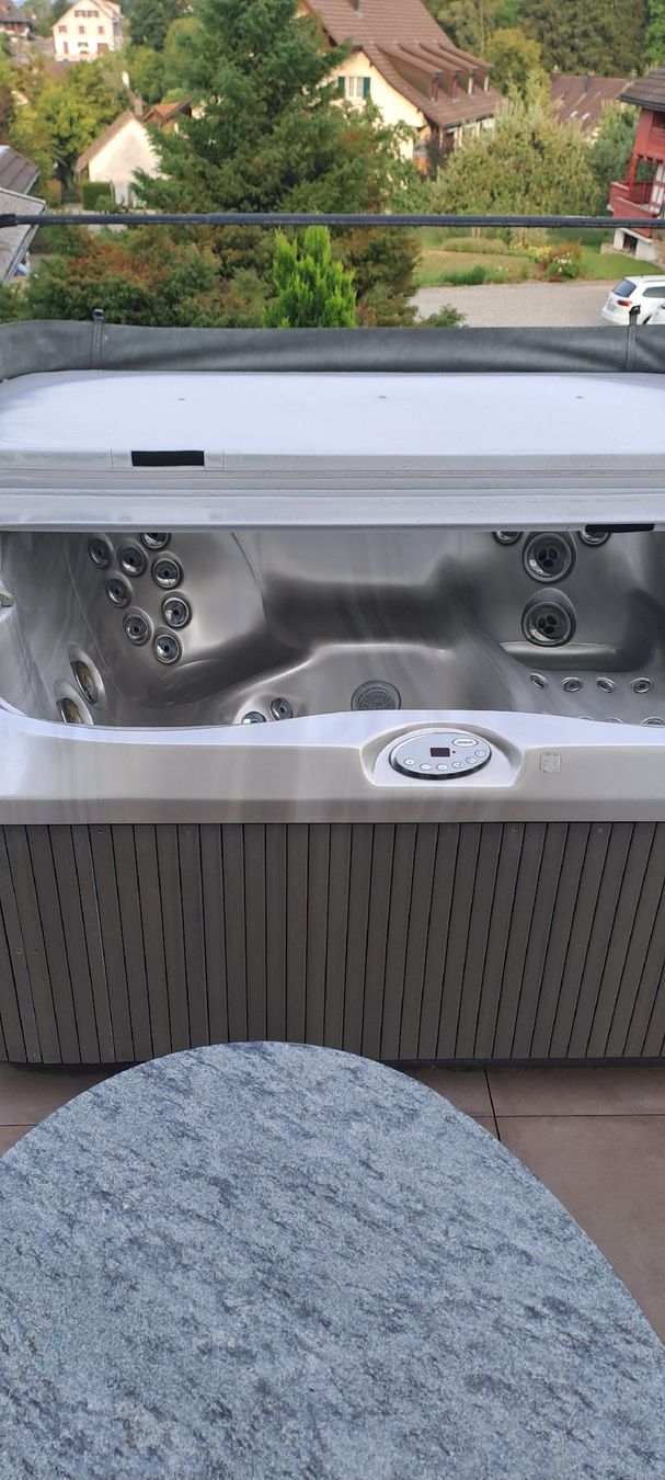 Bains à remous: Jacuzzi 2010 – D'occasion à Ellikon a d Thur par eme_wyw7 2