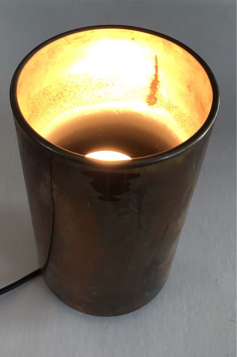 Lampade: Lampe de table cylindrique vintage métallique patiné, 1970 – Usato da Penthaz venduto da Petrus45 5