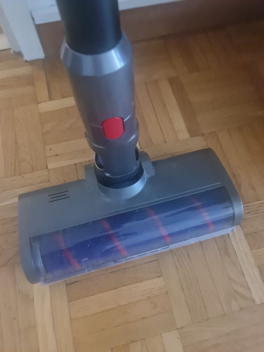 Dyson Aspirateurs & Accessoires: Dyson V10 – D'occasion à Lausanne par cjrrviseu 1