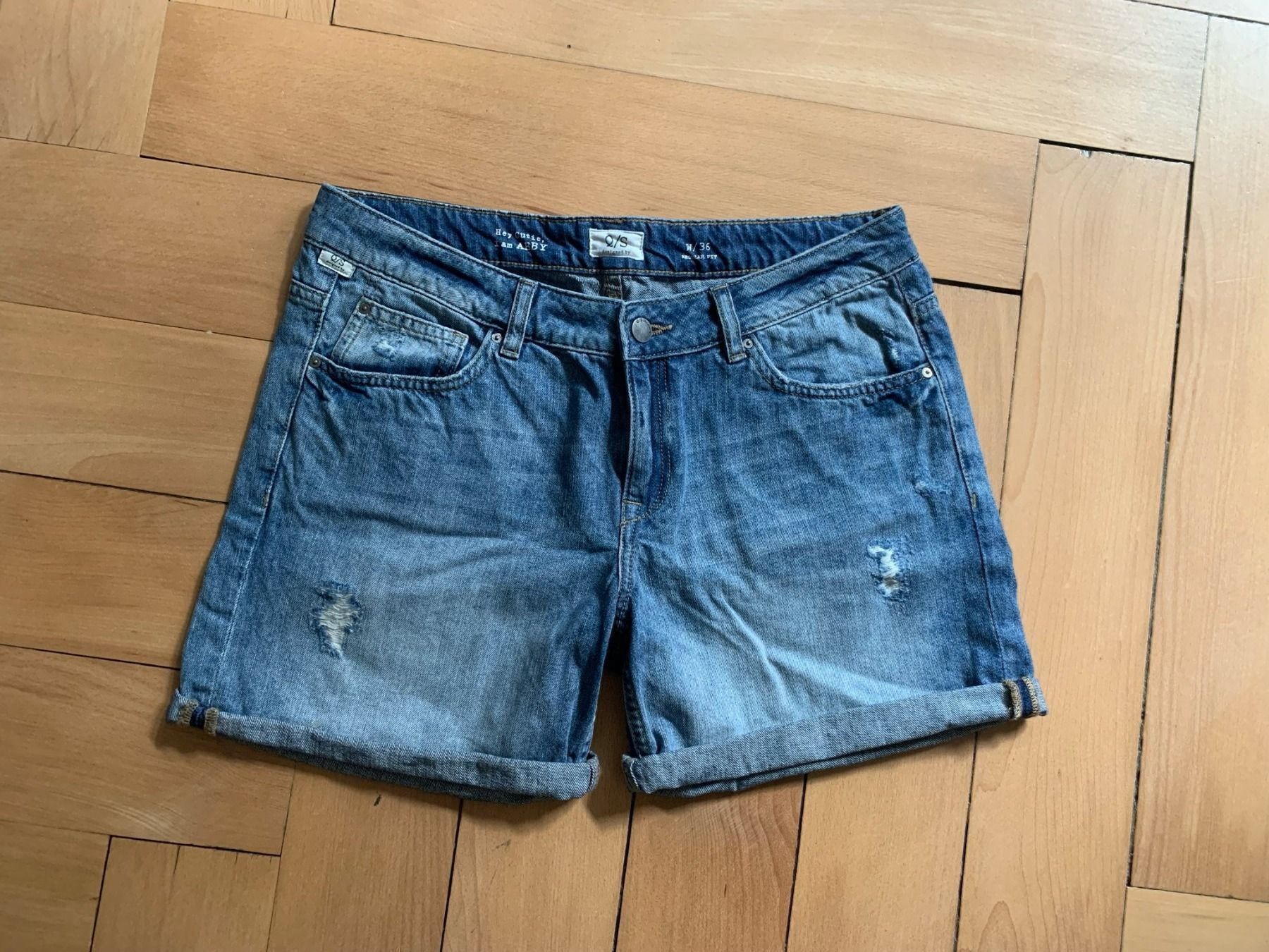 Jeans: Q/S S.OLIVER - Jeansshorts blau 36 – Usato da Zürich venduto da Diazaio