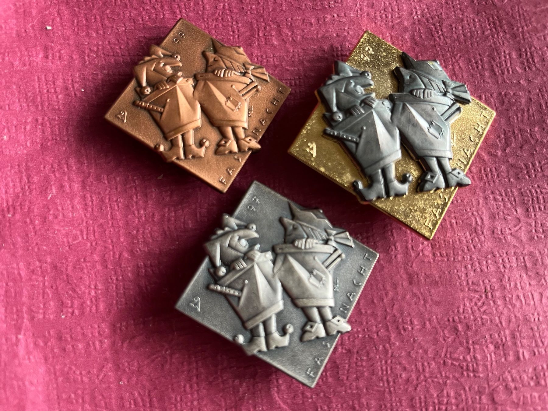 Placchette & Badge: Basel 1997 Satz Fasnachtsplaketten – Usato da Itingen venduto da Bebbi6569