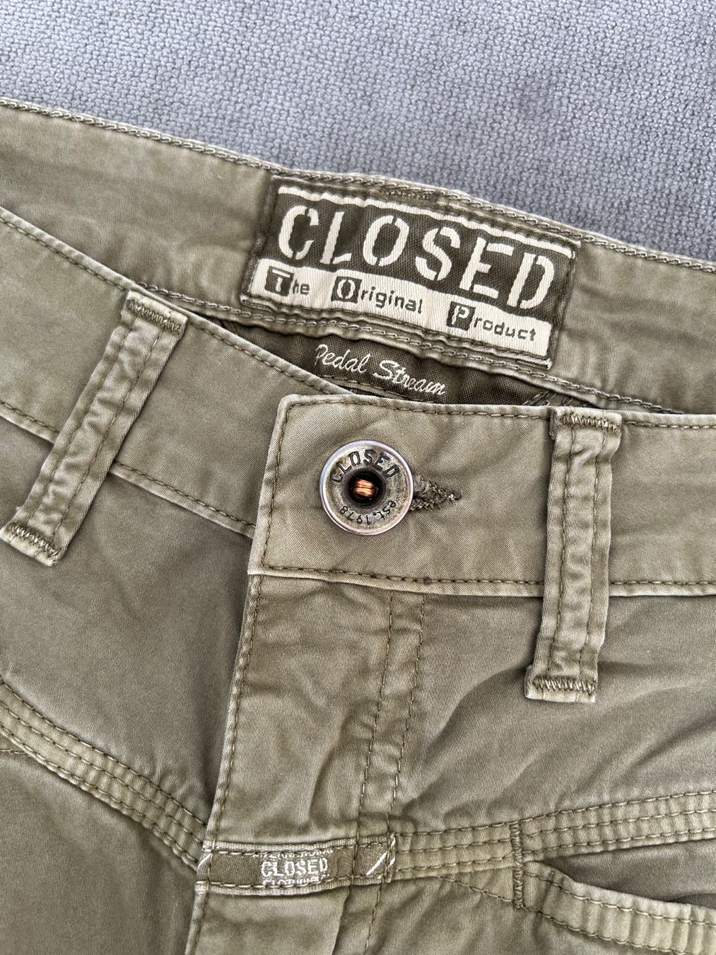 Closed Hosen: CLOSED Chino Hose Khaki Grösse CH 34 – Gebraucht aus Wimmis von rimnakit 2