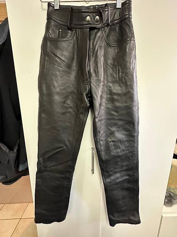 Pantaloni: Echtleder Motorradhose Highwaist – Usato da Buttikon SZ venduto da roy_pvy5