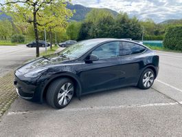 Tesla Model Y Long Range super accessoriata!