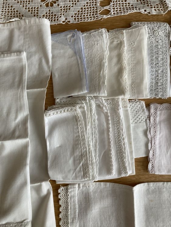 Tessuti: Grosses Spitzen-Konvolut: Tischdecke, Deckchen, Borten – Usato da Gränichen venduto da SabineZ01 1