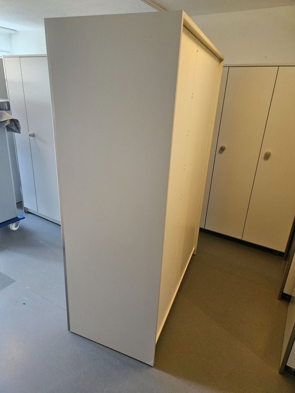 Armoires: Kleiderschrank in super Qualität – D'occasion à Rüti ZH par looren94 5