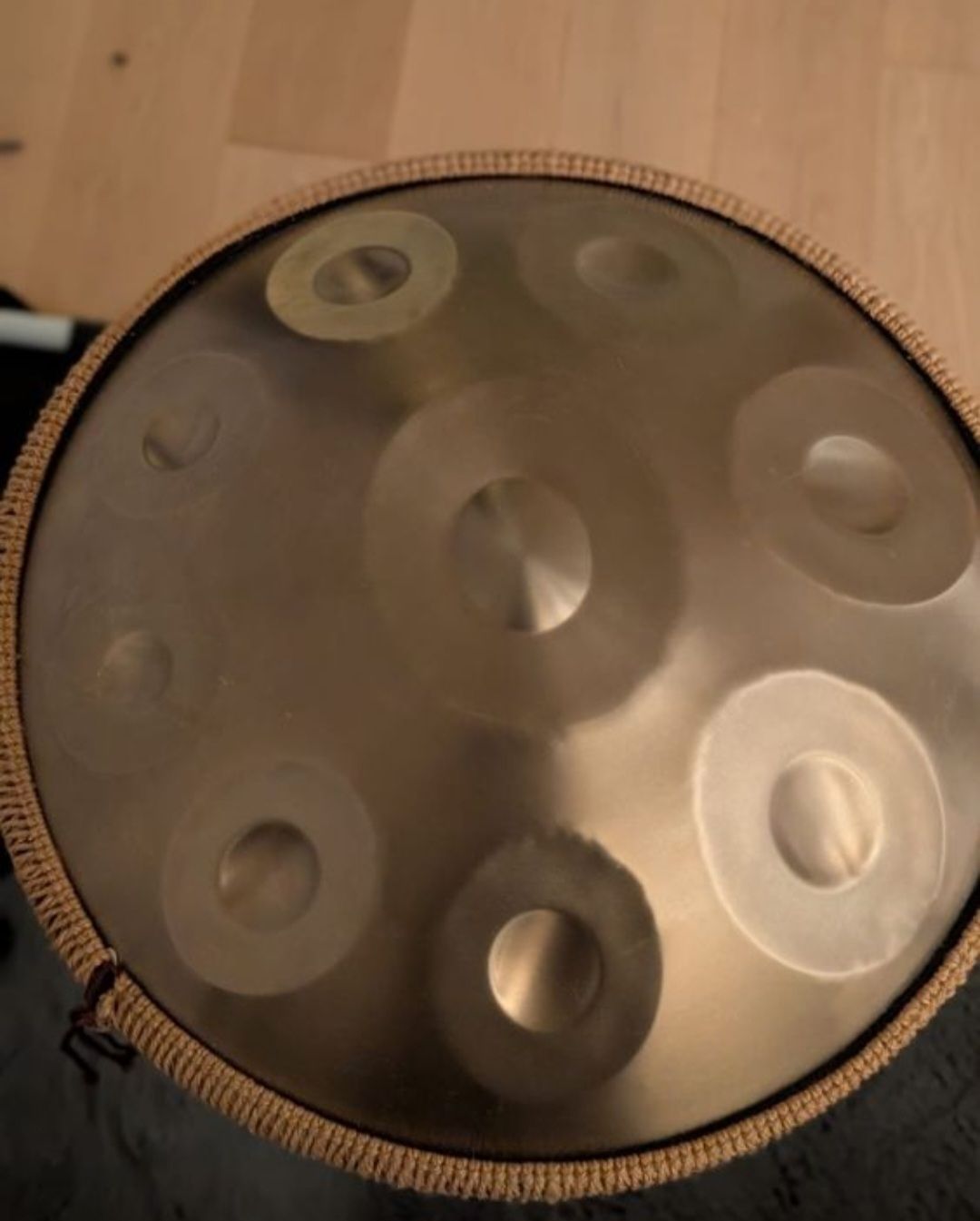 Strumenti musicali: Handpan Instrument mit Tasche und Stativ – Usato da Locarno venduto da tabirah 2