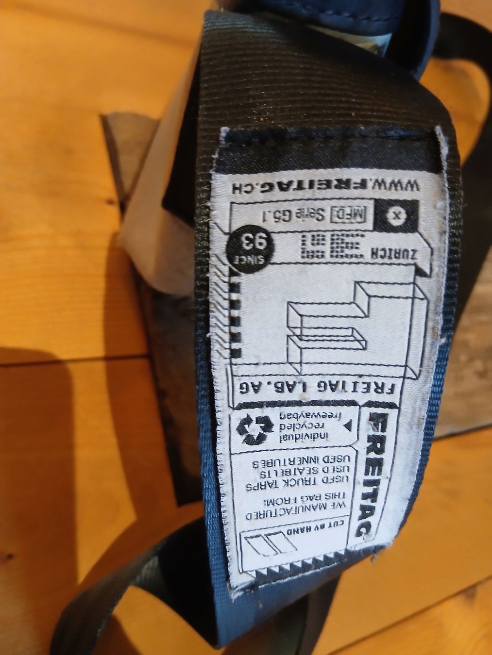 Freitag Borse: FREITAG  Messenger Bag KLEIN Blau/Weiss – Usato da Märstetten venduto da Chapep 6