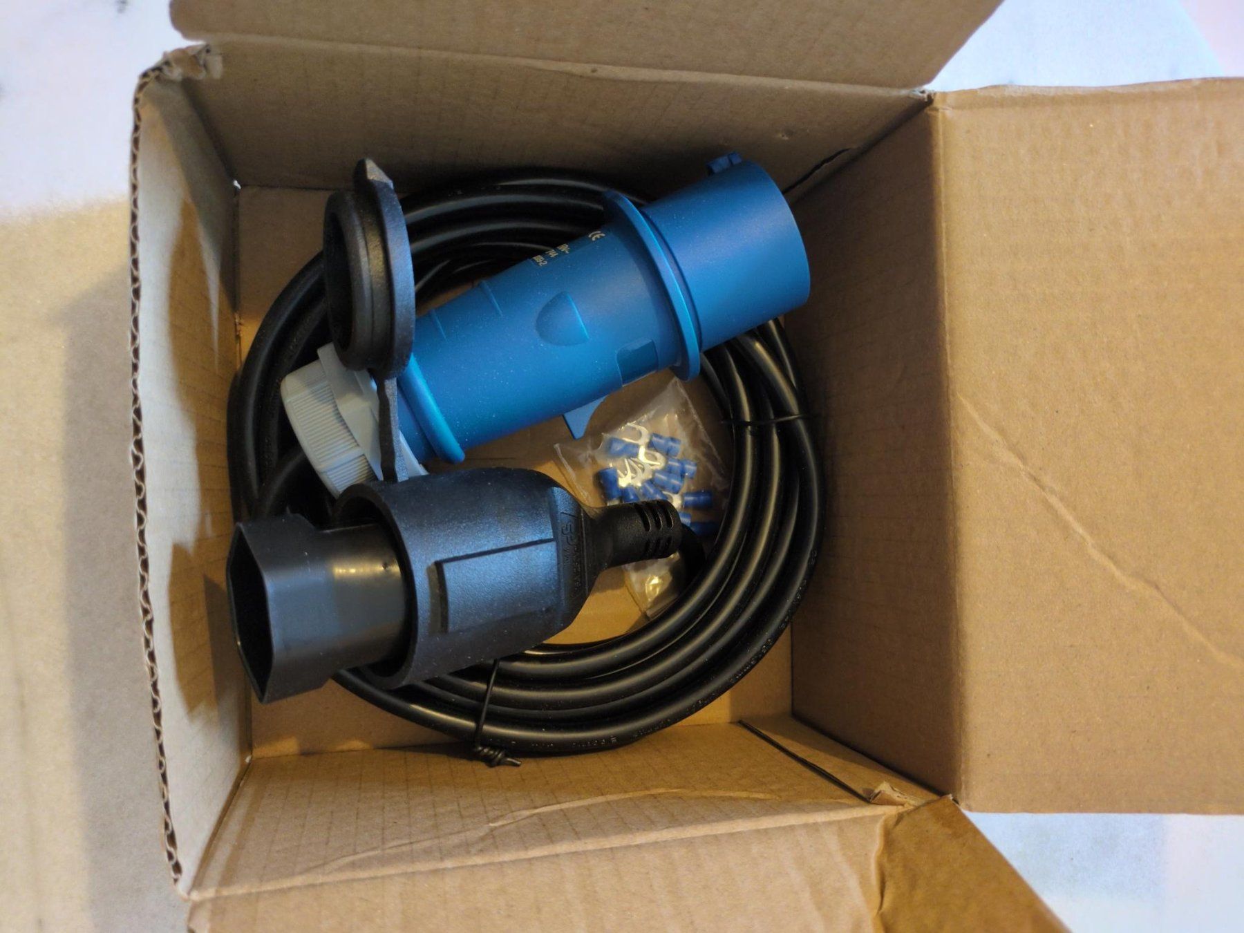 Laufwerke & Adapter: 5m CEE Adapterkabel 230V/16A – Neu und originalverpackt aus Sils im Domleschg von Bubblez