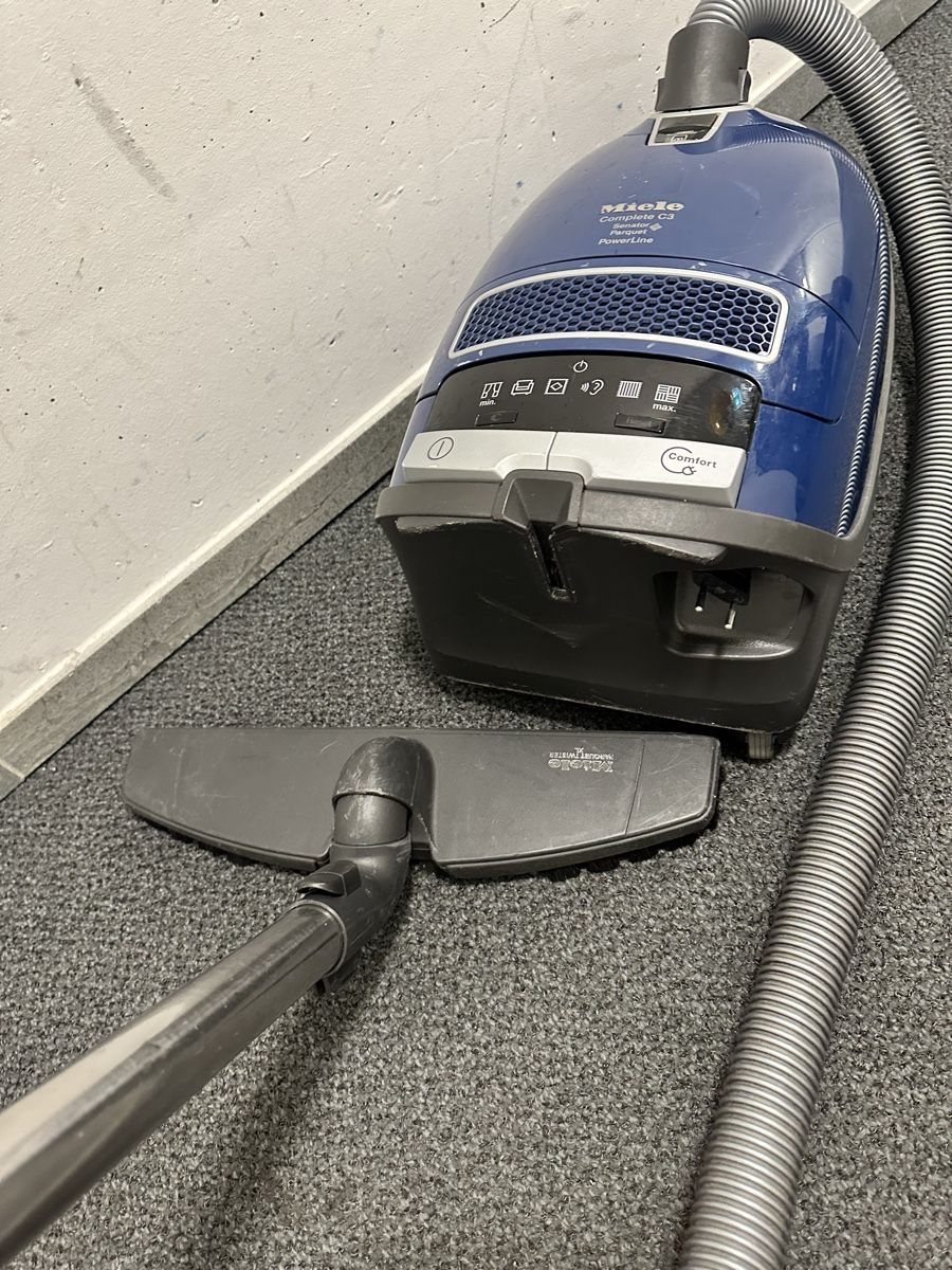 Miele Aspirapolveri & Accessori: Miele c3 Senator – Usato da Bern venduto da AliceHo 1