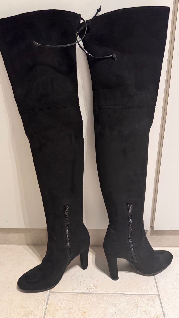 Buffalo Scarpe da donna: Overknee Stiefel, schwarz, Grösse 37 – Nuovo (secondo la descrizione) da Oberglatt ZH venduto da Crazymouse