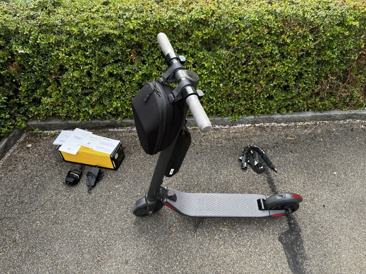 Segway Kickboard: Segway Ninebot ES2 E-Scooter/E-Kickscooter mit Zubehör – Usato da Zürich venduto da RoemuRedh