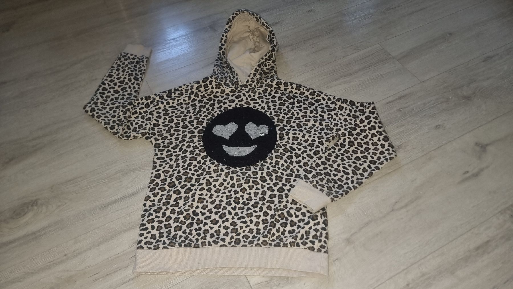 Maglioni & Felpe: Kapuzenpullover Gr.146/152 mit Wendepailletten-Emoji – Usato da Wigoltingen venduto da Zuckerfee84