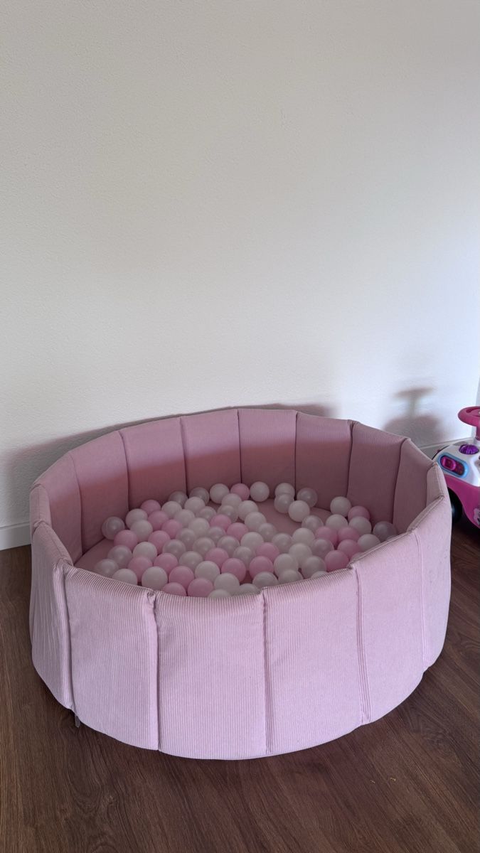 Palloni: Runder Bällebad-Pool rosa, mit Bällen – Usato da Gerlafingen venduto da Mediine.a 2