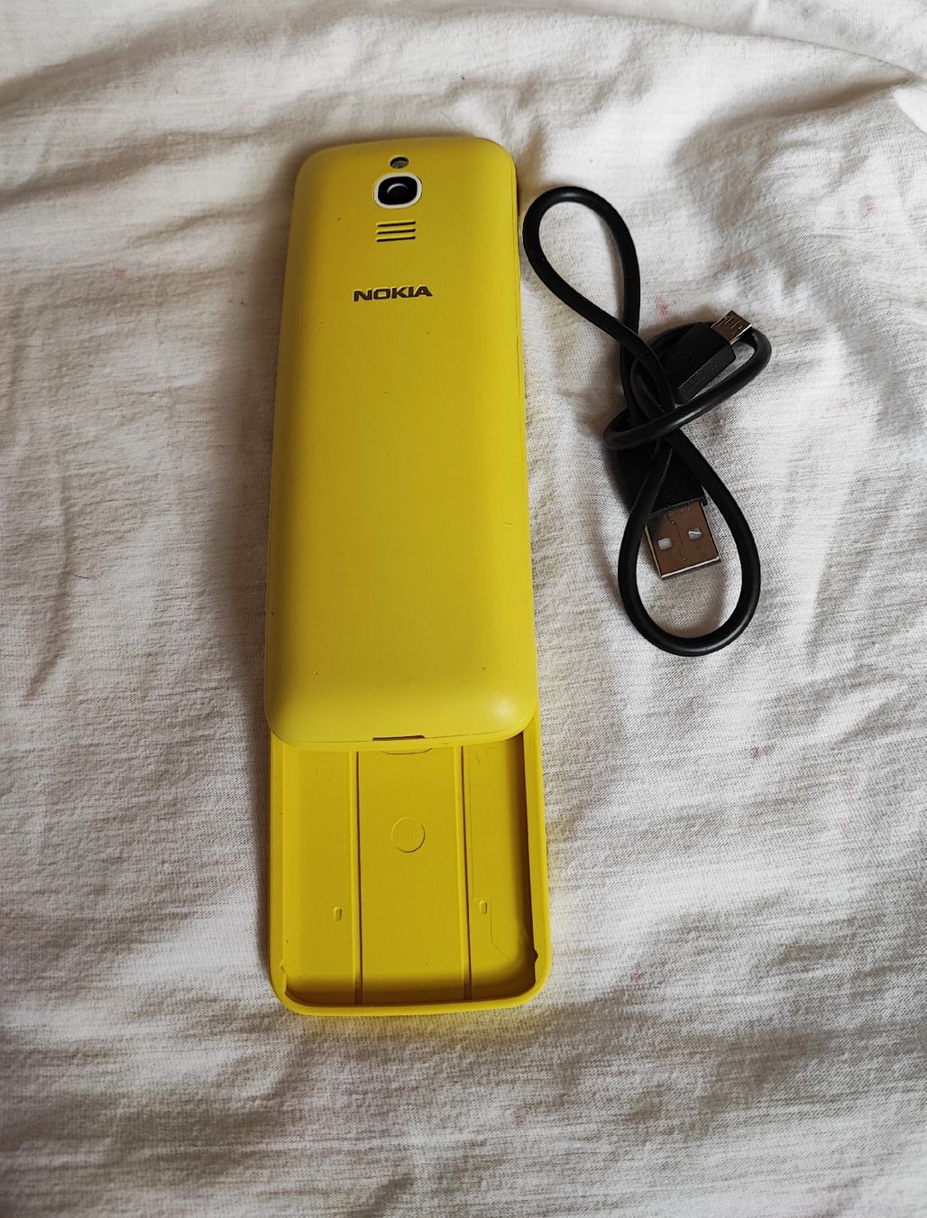 Nokia Handys / Smartphones: Nokia 8110 4G – Gebraucht aus Zollikofen von zar_j67f 6