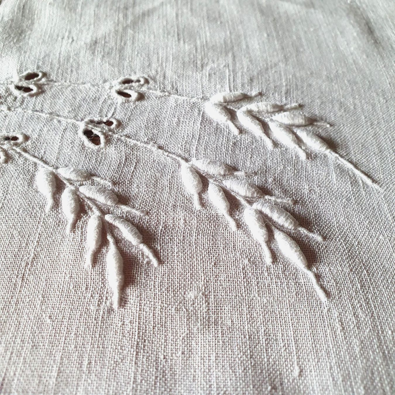 Altra biancheria da tavola: Ancienne nappe brodée main, 76 x 78 cm – Usato da Lausanne venduto da venise001 5
