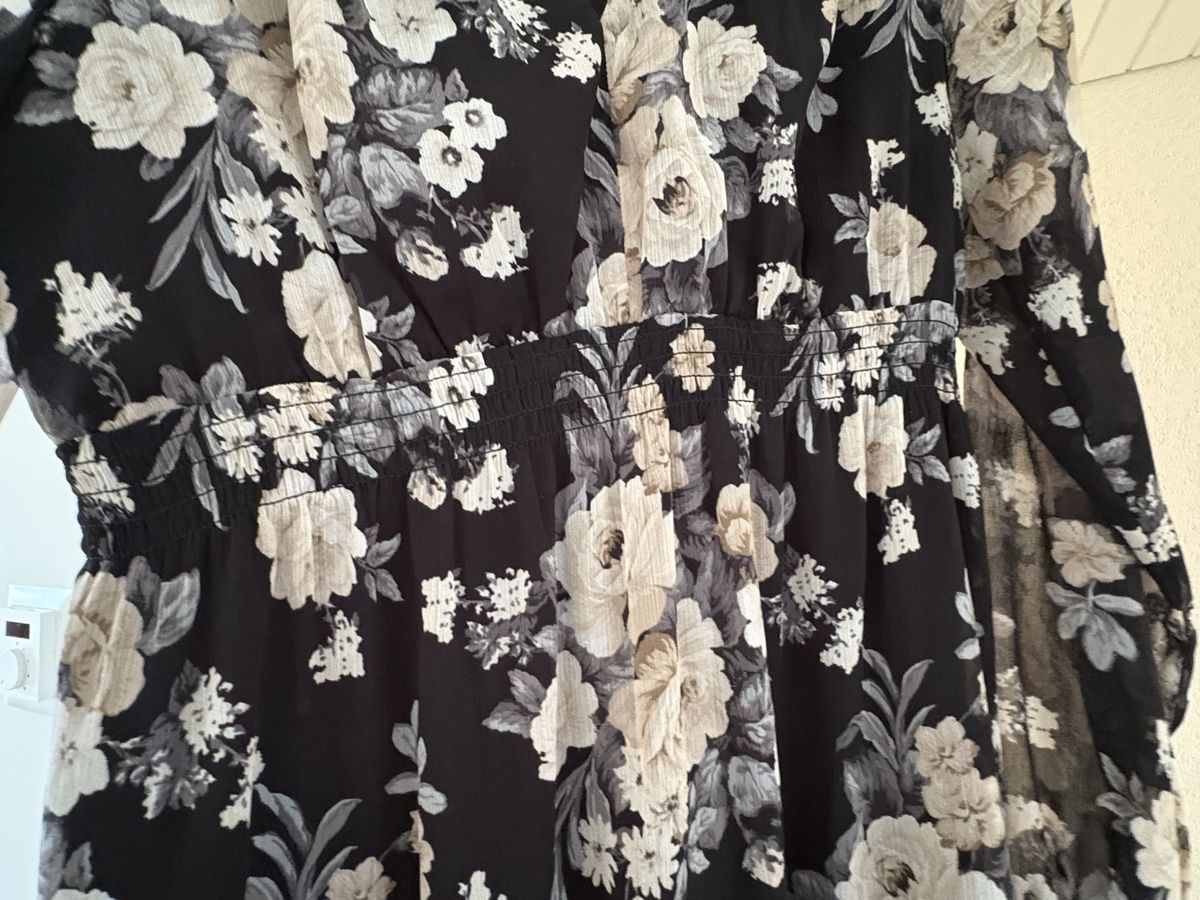H&M Vestiti: H und M Kleid Grösse M – Usato da Kriens venduto da aloha19 1
