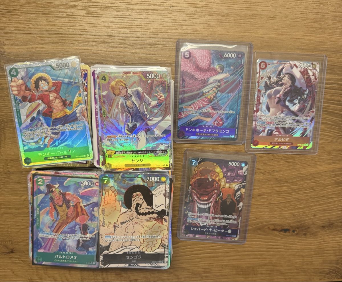 Bandai Carte collezionabili: One Piece Lot Bulk! Über 400 Karten, viele Foils – Usato da Oberbuchsiten venduto da PokeDex