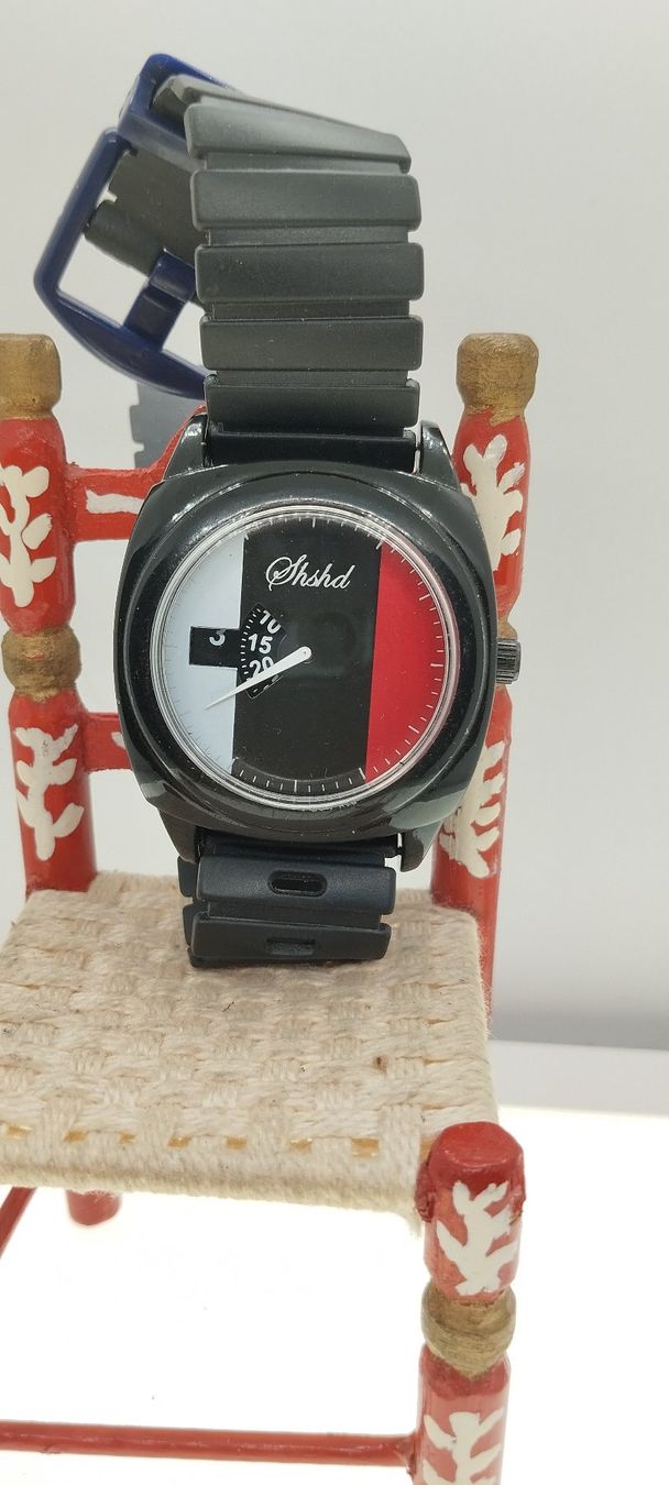 Montres: montre shdsh quartz – D'occasion à La Chaux-de-Fonds par jac_9llg 1