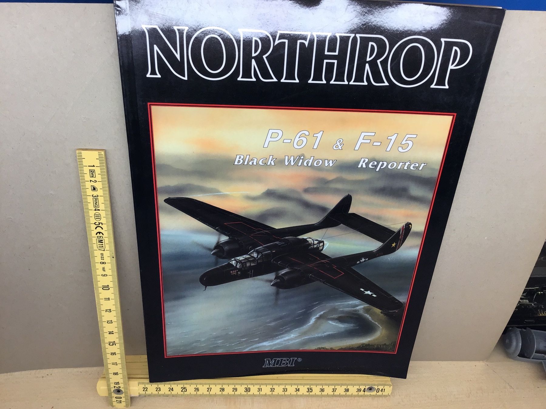 Libri: Flugzeugbuch Northrop P-61 75 s. – Usato da Männedorf venduto da Modell-Spezialisten
