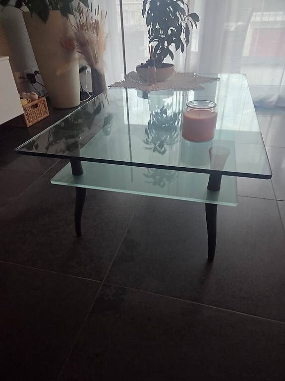 Tische: Moderner Glas-Couchtisch mit Ablage – Gebraucht aus Bern von ale_9597 2
