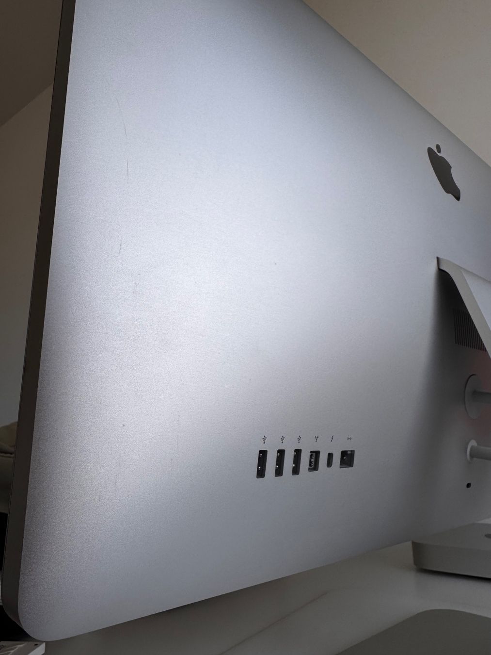 Apple Monitor: Apple Thunderbolt Display - 27” – Usato da Zürich venduto da gen_tl7f 4