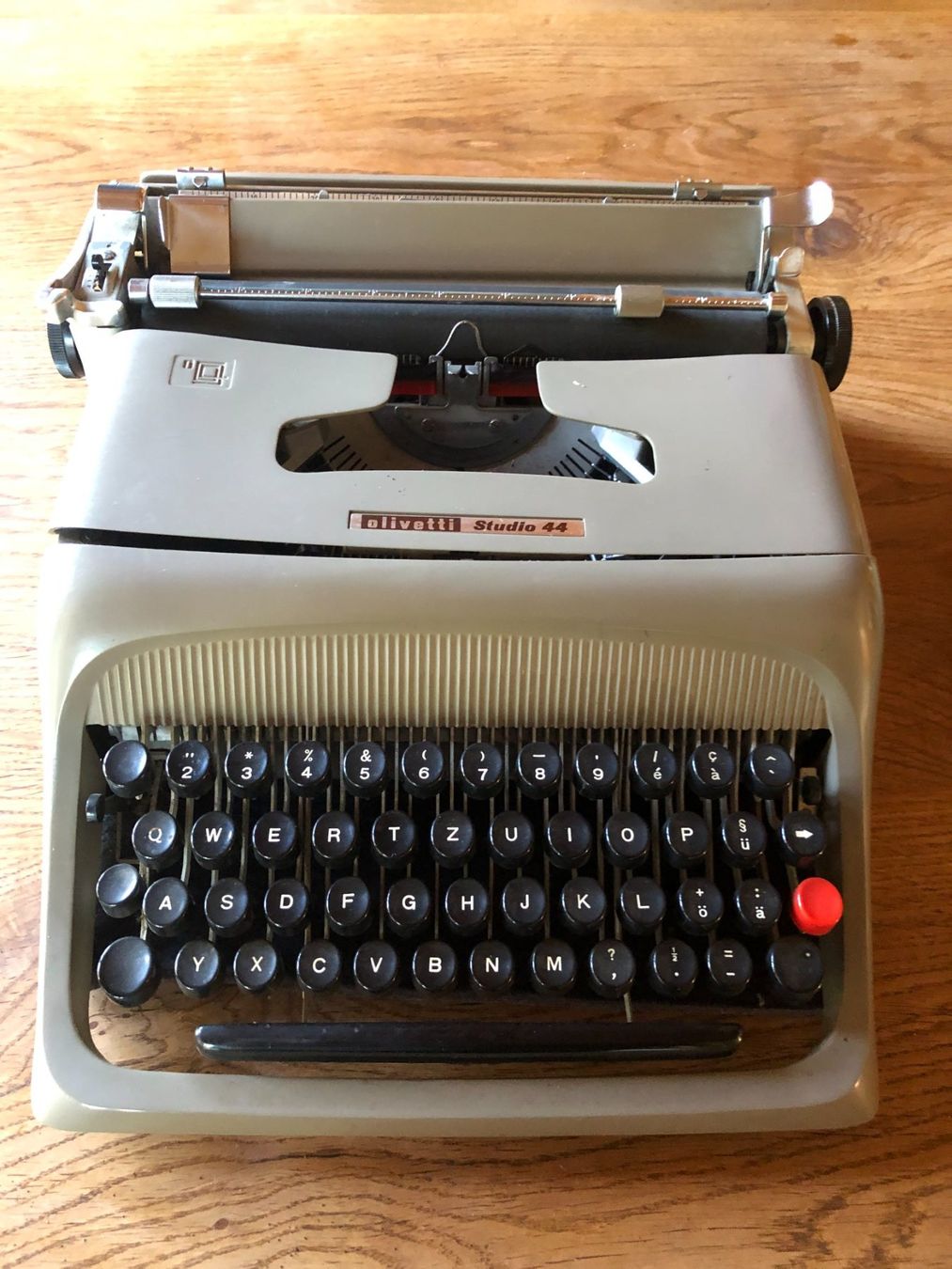 Olivetti Macchine da scrivere: Alte Schreibmaschine – Usato da Walde AG venduto da Ritab2
