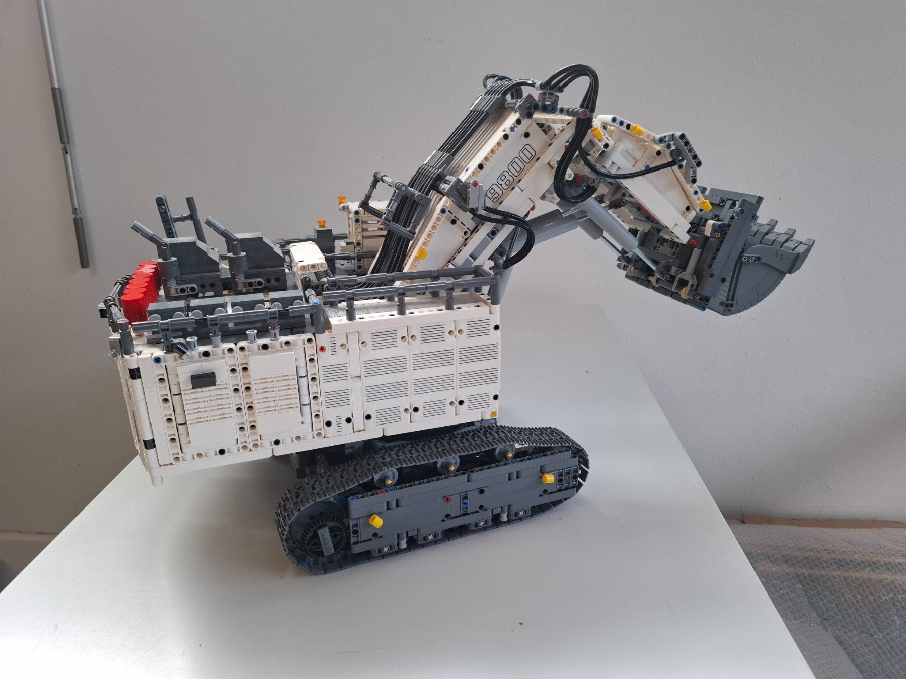 Lego Baukästen: LEGO Technic Liebherr Bagger R 9800 (Set 42100) – Gebraucht aus Brügg BE von POU-BELLE 2