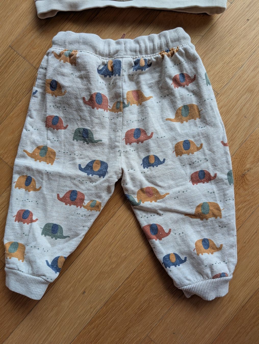 Babyanzüge: Elefanten Pulli und Hose, Gr 74 – Gebraucht aus Zug von sunshinestateofmind 2