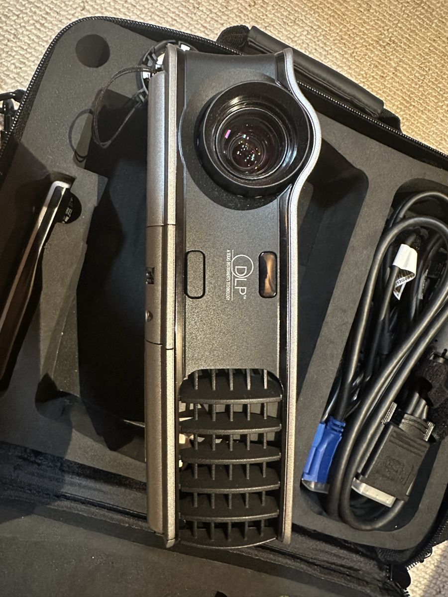 Dell Proiettori: Beamer projecteur Dell 3400MP – Usato da St-Martin FR venduto da kil_8q8l 1