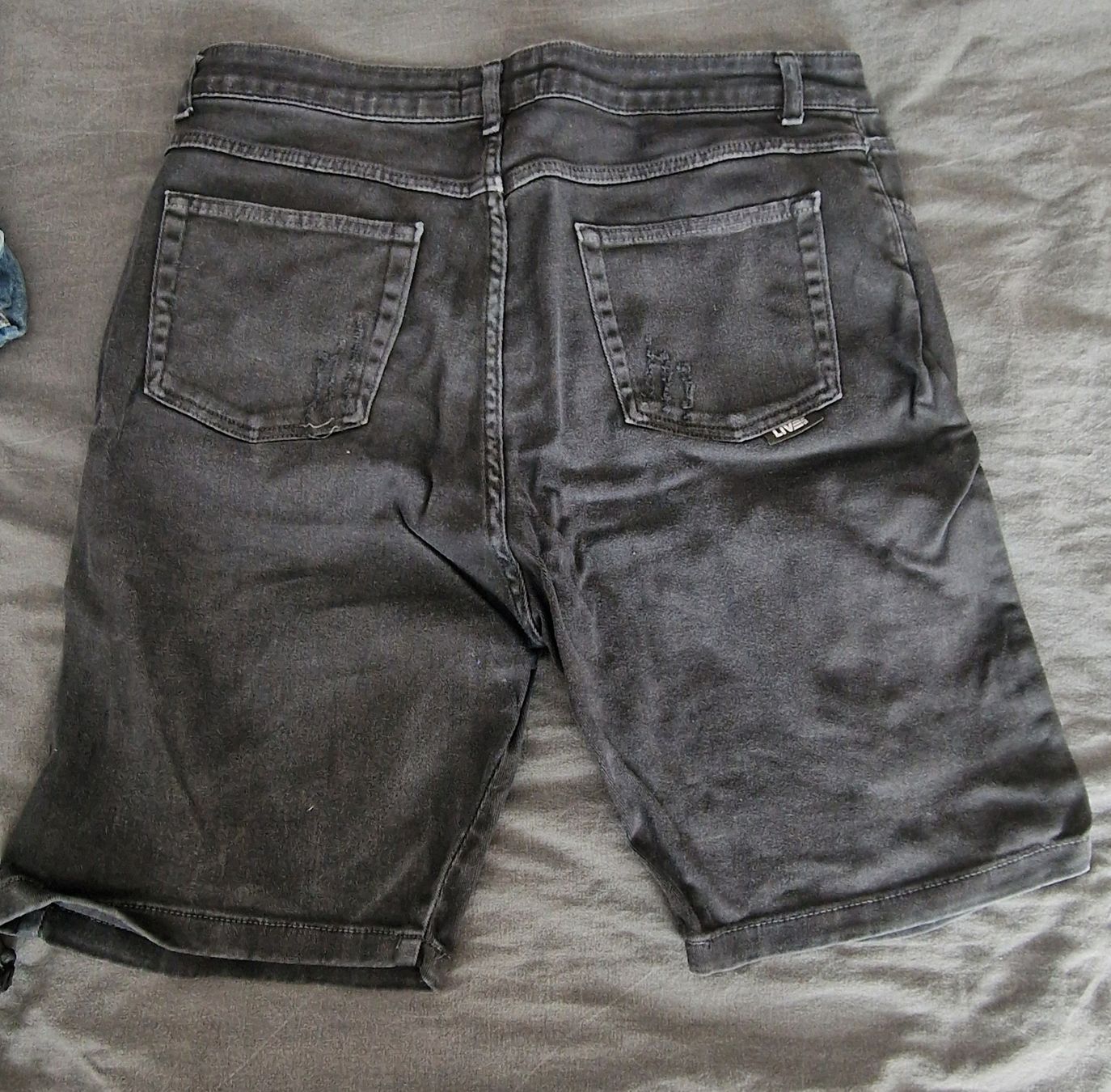 Jeans: Schwarze Destroyed Jeans Shorts – Usato da St. Gallen venduto da Riccardo_9200 1