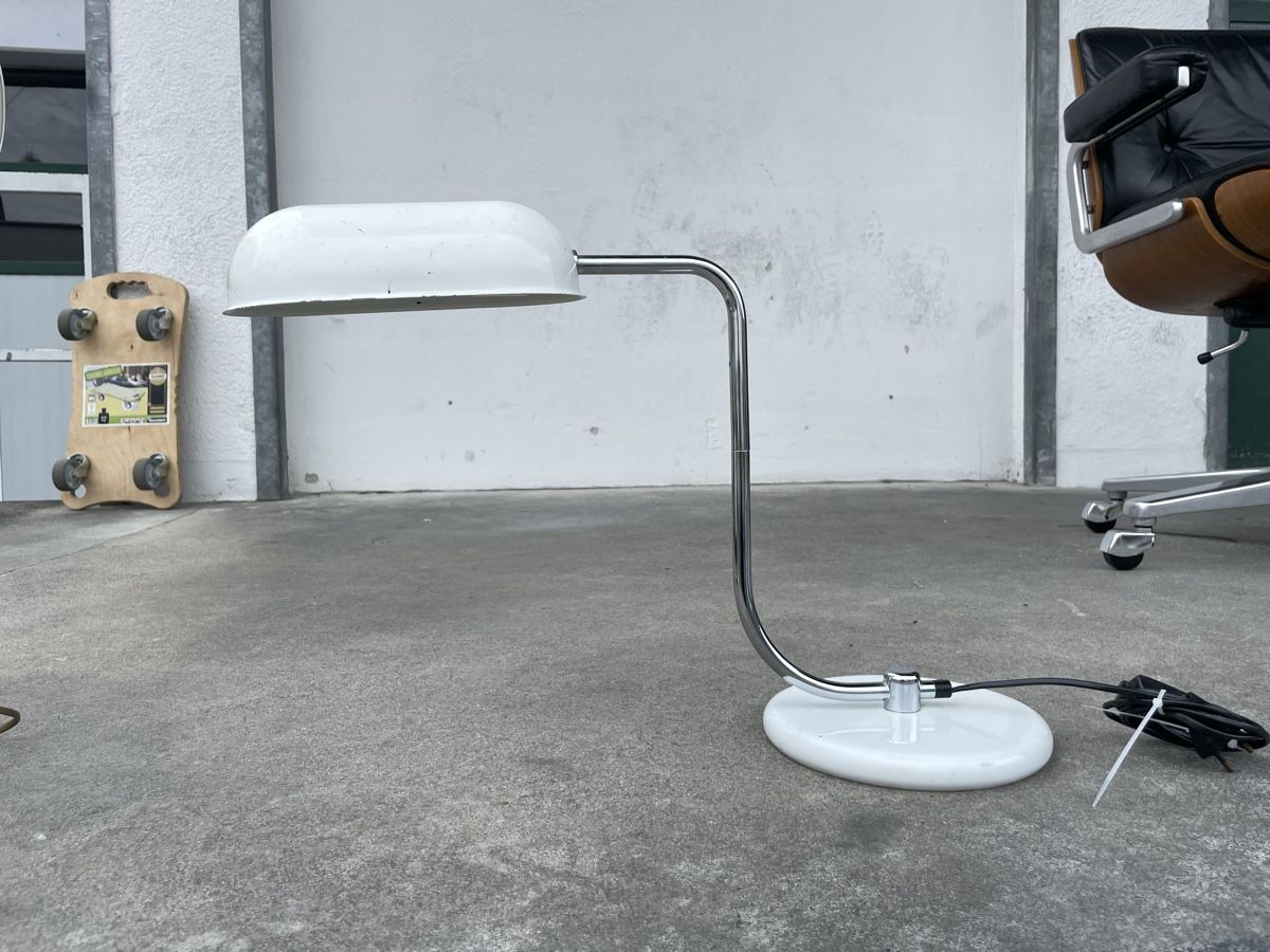Lampade: Mid Century Space Age Tischlampe Chrom – Usato da Bern venduto da fotolog111 1