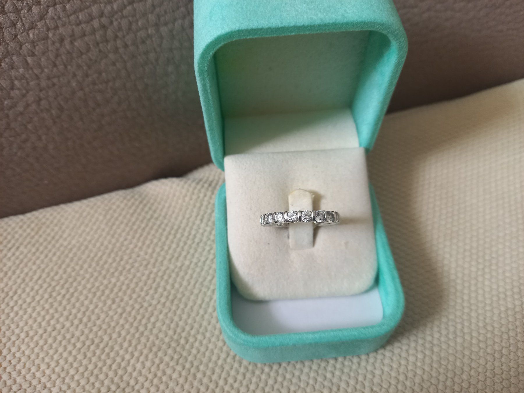 Bagues: Schöner Alliance-Ring mit Zirkonia Steinen – D'occasion à Rickenbach LU par luxury44