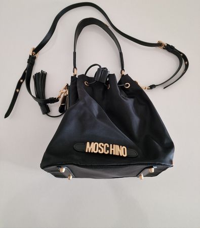 Original Moschino Beuteltasche. Neupreis über 550.-