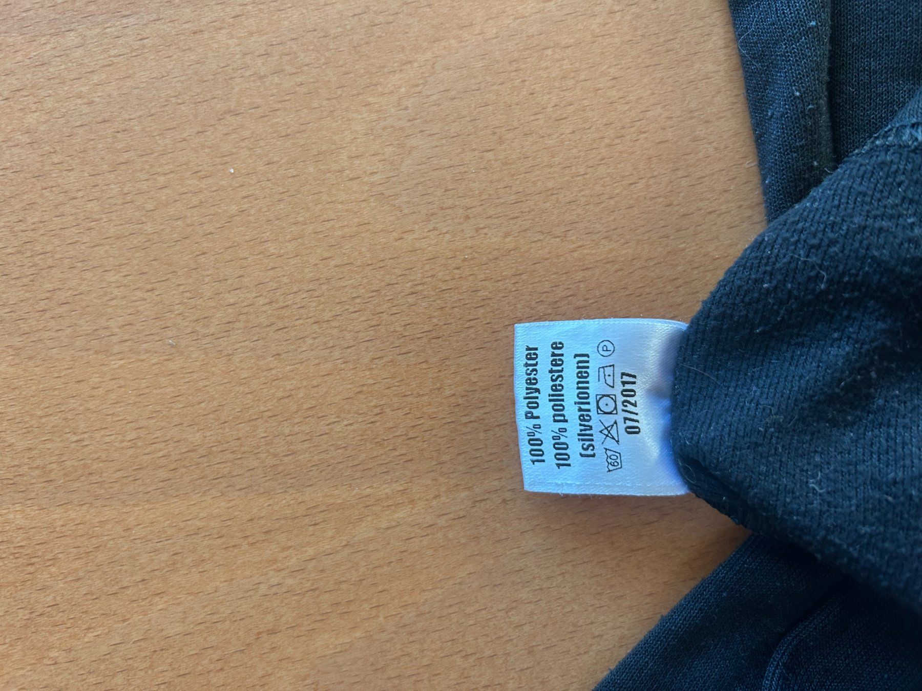 Maglioni & Felpe: Pull à col montant noir, matière polyester, taille M – Usato da Cugy VD venduto da pit_aless 2