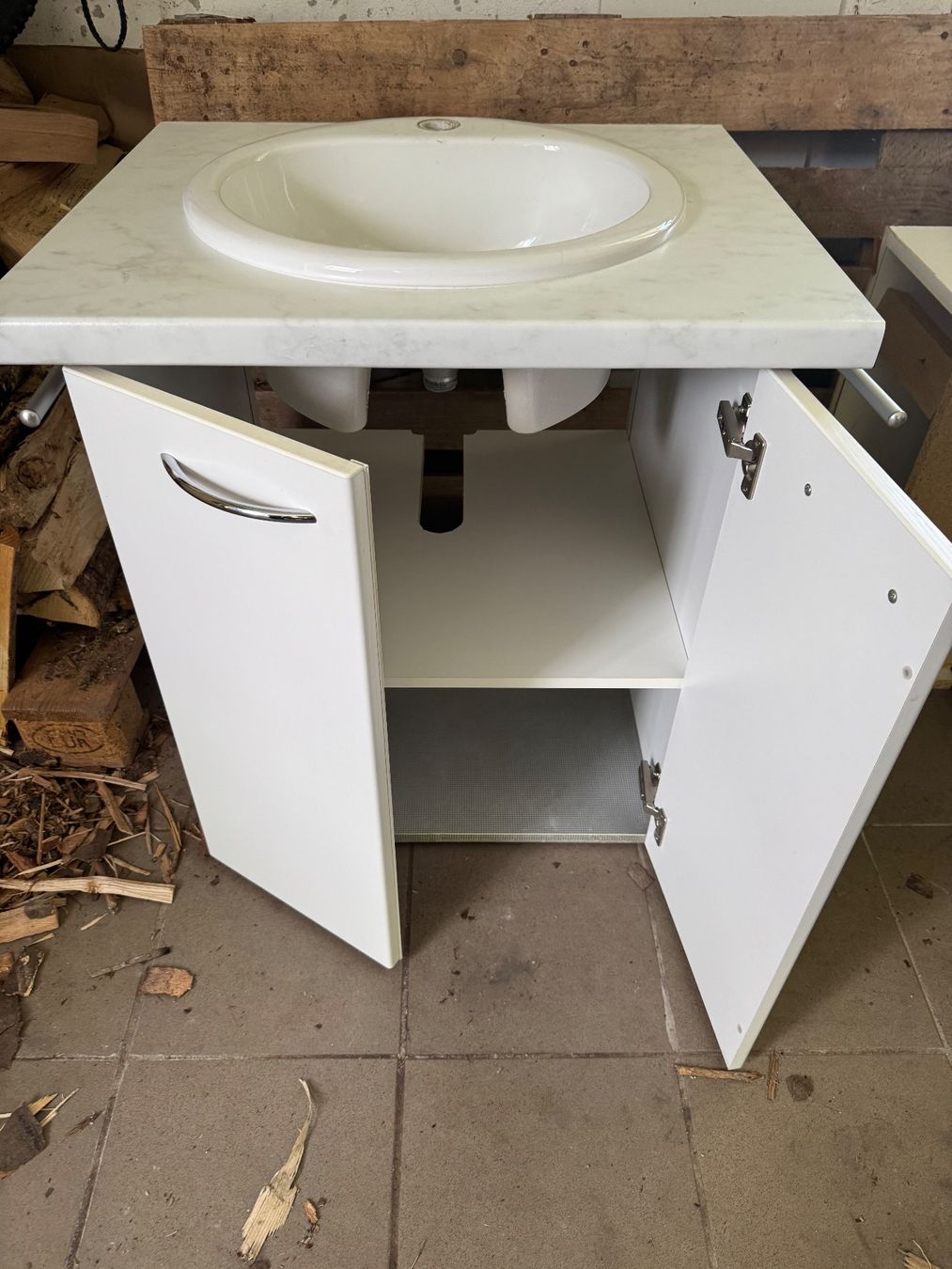 Badezimmermöbel: Lavabo mit Schrank – Gebraucht aus Mauren von Vivienne20.06 2