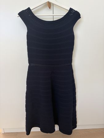 Sandro Kleid dunkelblau gerippt