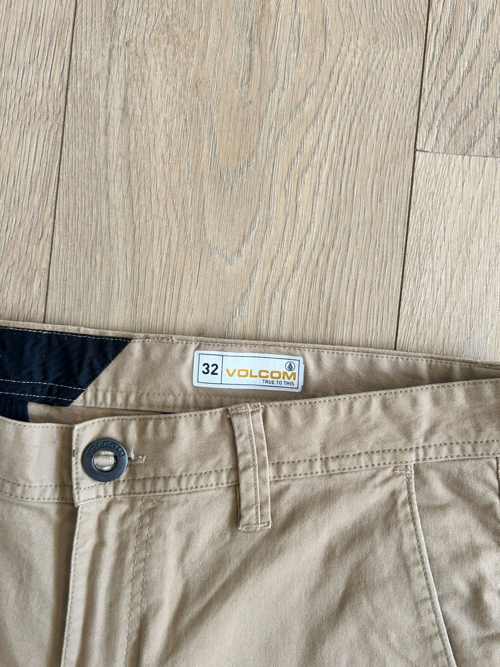 Pantalons: VOLCOM Hose 32 – D'occasion à Domat/Ems par Sanpan 1