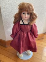 Porzellanpuppe mit roten Locken, Sammlerpuppe