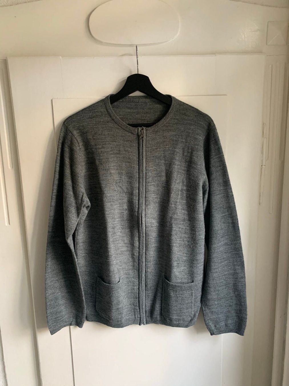 Vestes: Strickjacke grau - L – D'occasion à Zürich par Diazaio