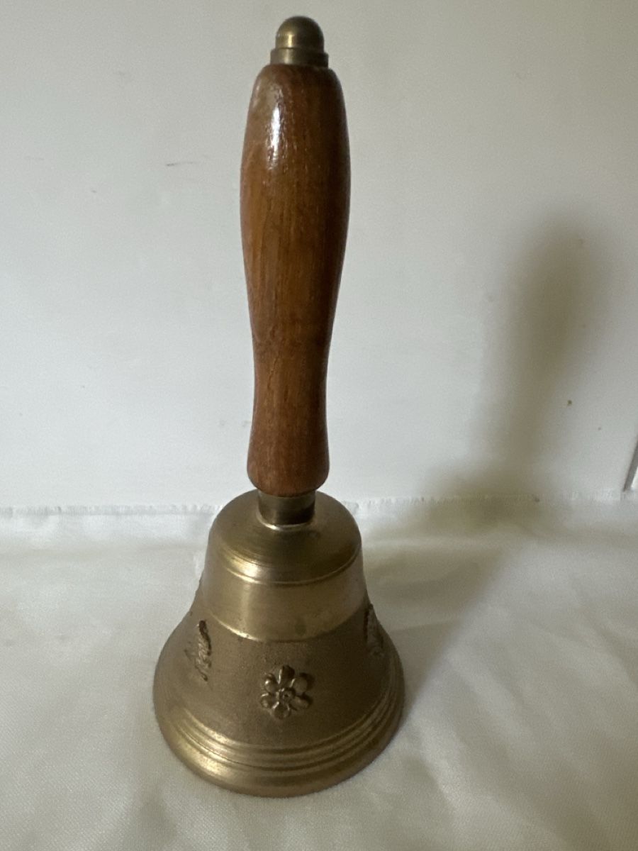 Campanacci mucche: Handglocke mit Holzgriff und Eidgenössischem Wappen, Messing – Usato da Zürich venduto da Chaeffeler 1
