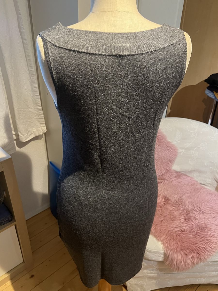 S.Oliver Robes: S.Oliver Selection figurbetontes Strickkleid mit Perlen 38 – Neuf (Voir description) à Ehrendingen par Singo07 3
