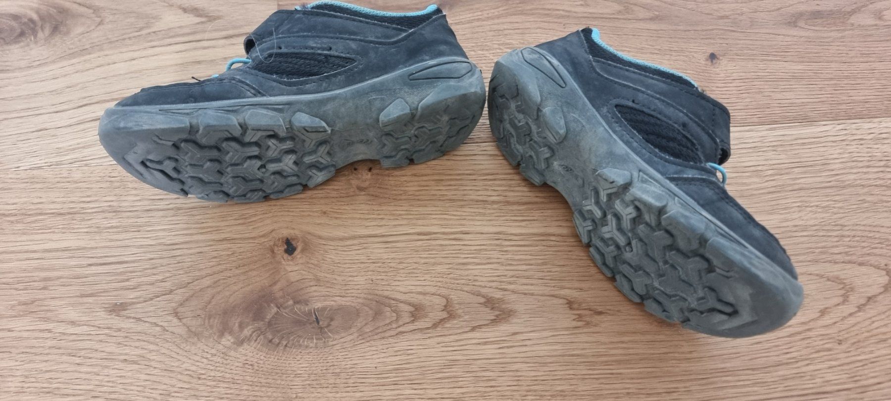 Scarpe per ragazze: 2 Paar: Mädchenschuhe Grösse 31-32 – Usato da Lachen SZ venduto da allesweg78 3