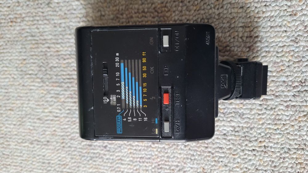 Minolta Fotocamera: Minolta Dynax 7000i mit Blitzgerät und Objektiven. – Usato da Aarwangen venduto da Striezi01 4